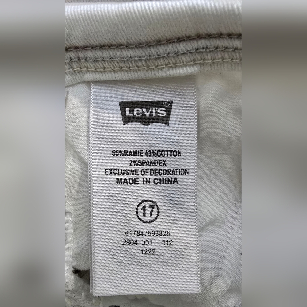 ✨ Levi’s White Denim Shorts Low Rise Stretch Cut Off Raw Hem Size 17 Juniors - Picture 4 of 11